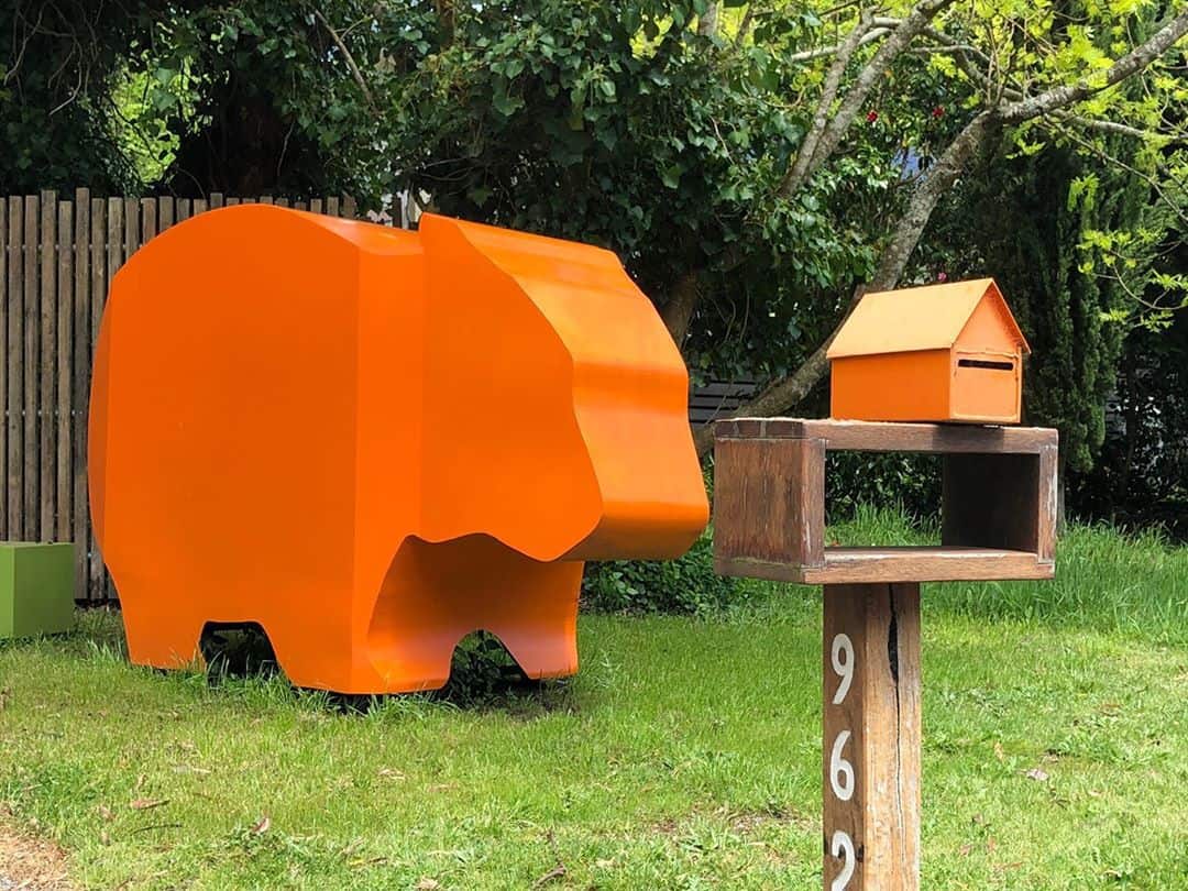 Wombat with matching letterbox⁠